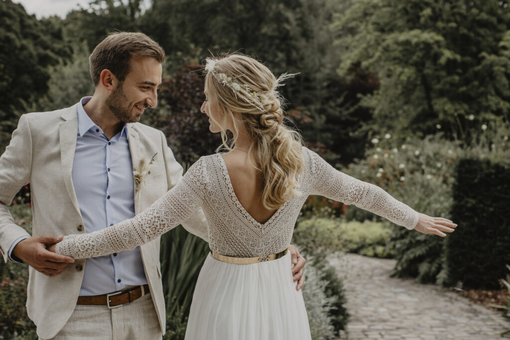 hochzeitsfotografin nrw, hochzeitsfotograf bochum, getting ready, standesamt Hochzeit, firstlook, freie trauung, noemiundsascha, hochzeitsportraits