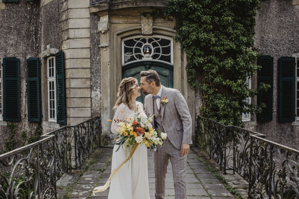 Hochzeitsfotografin Bochum
Hochzeitsfotografin Mallorca
Hochzeitsfotograf Witten
Hochzeitsfotograf Hattingen
Hochzeitsfotograf Dortmund
Hochzeitsfotograf NRW
Hochzeitsfotograf Düsseldorf
Gut Nothenhof, Gut Kump, Schloss Steinhausen, Kuhstall, Wasserschloss Hackhausen, Alte Maschinenhalle Solingen