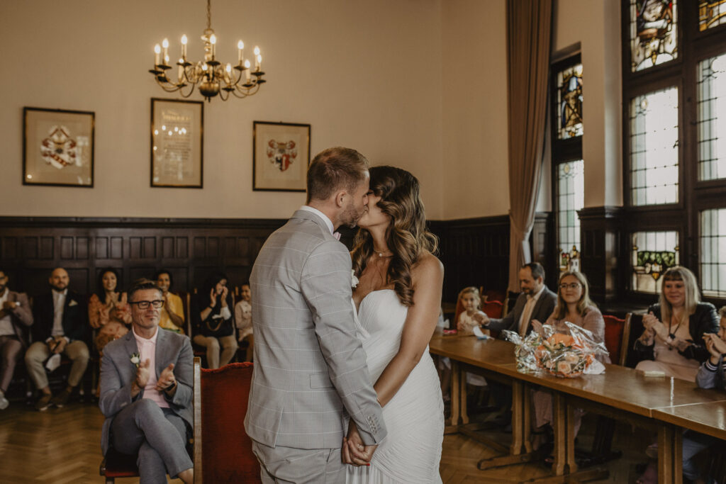 Hochzeitsfotograf Bochum
Hochzeitsfotograf Witten
Hochzeitsfotograf Hattingen
Hochzeitsfotograf Dortmund
Hochzeitsfotograf NRW
Hochzeitsfotograf Düsseldorf
Gut Nothenhof, Gut Kump, Schloss Steinhausen, Kuhstall, Wasserschloss Hackhausen, Alte Maschinenhalle Solingen, Freie Trauungen, Getting Ready, 