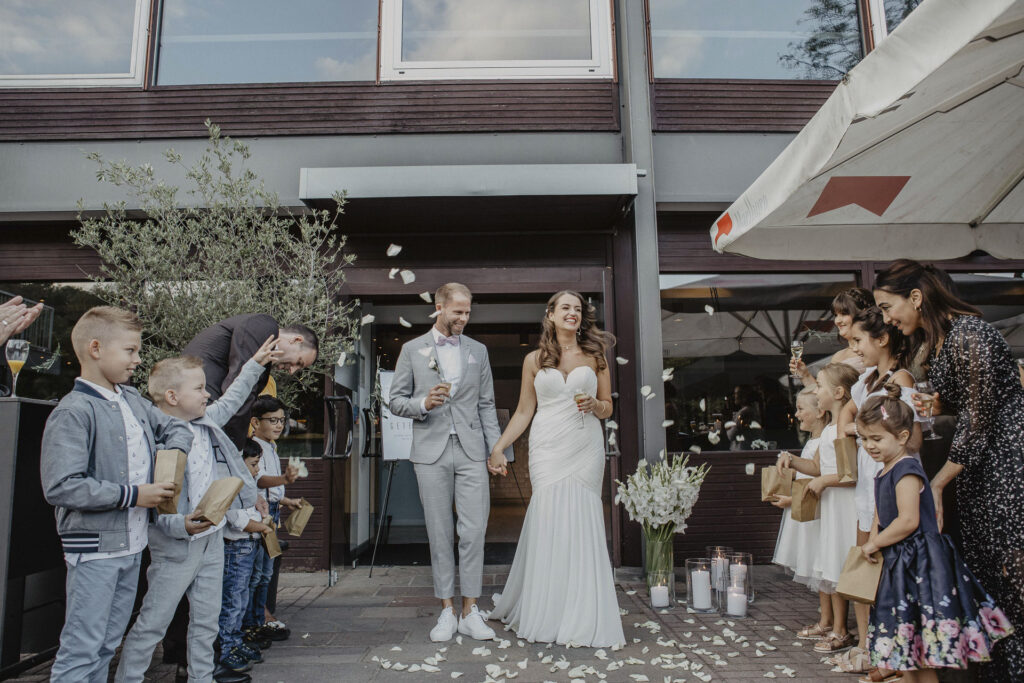 Hochzeitsfotograf Bochum
Hochzeitsfotograf Witten
Hochzeitsfotograf Hattingen
Hochzeitsfotograf Dortmund
Hochzeitsfotograf NRW
Hochzeitsfotograf Düsseldorf
Gut Nothenhof, Gut Kump, Schloss Steinhausen, Kuhstall, Wasserschloss Hackhausen, Alte Maschinenhalle Solingen, Freie Trauungen, Getting Ready, 