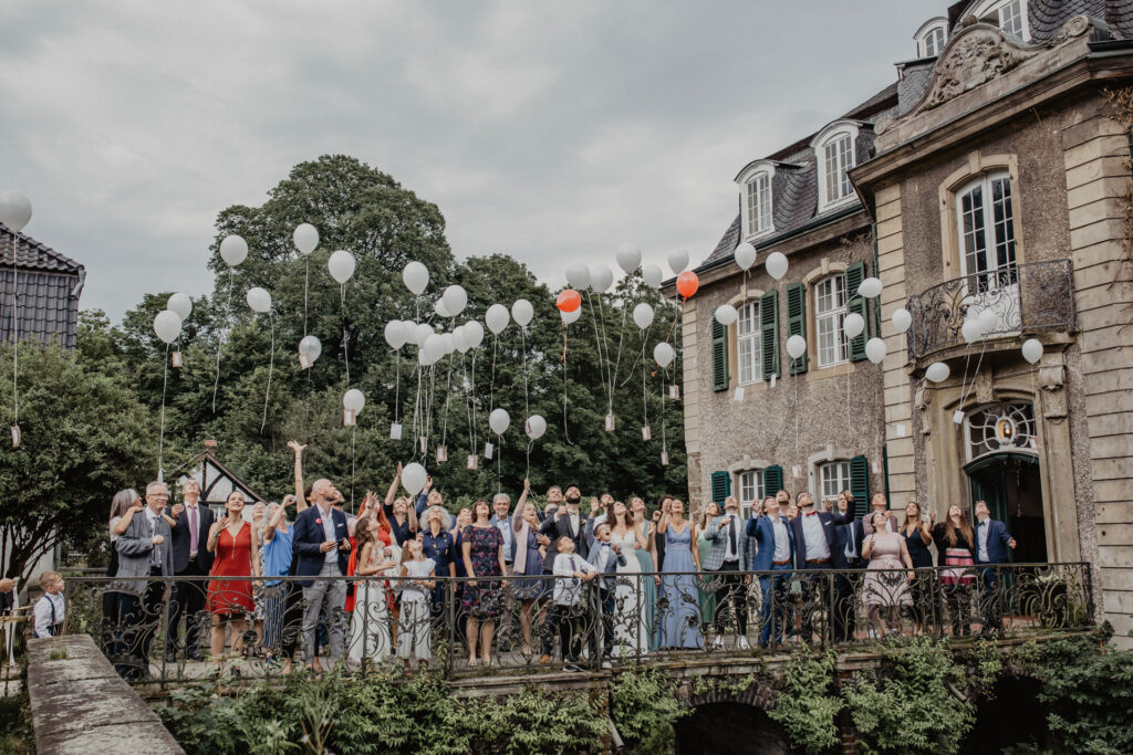 Hochzeitsfotograf Bochum
Hochzeitsfotograf Witten
Hochzeitsfotograf Hattingen
Hochzeitsfotograf Dortmund
Hochzeitsfotograf NRW
Hochzeitsfotograf Düsseldorf
Gut Nothenhof, Gut Kump, Schloss Steinhausen, Kuhstall, Wasserschloss Hackhausen, Alte Maschinenhalle Solingen, Freie Trauungen, Getting Ready, 