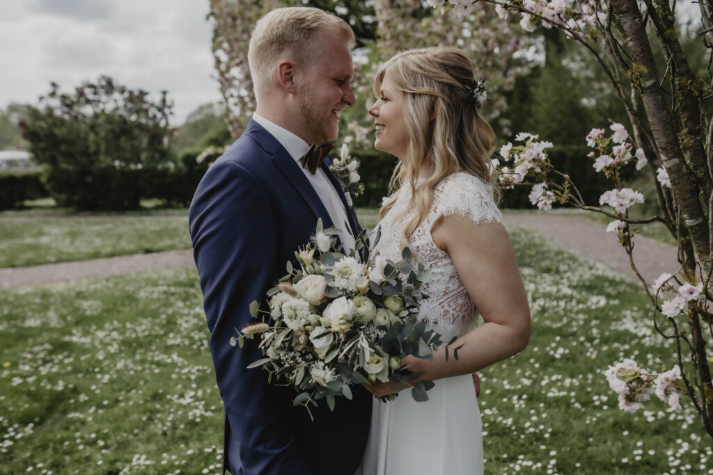 Hochzeitsfotograf Bochum
Hochzeitsfotograf Witten
Hochzeitsfotograf Hattingen
Hochzeitsfotograf Dortmund
Hochzeitsfotograf NRW
Hochzeitsfotograf Düsseldorf
Gut Nothenhof, Gut Kump, Schloss Steinhausen, Kuhstall, Wasserschloss Hackhausen, Alte Maschinenhalle Solingen, Freie Trauungen, Getting Ready, 