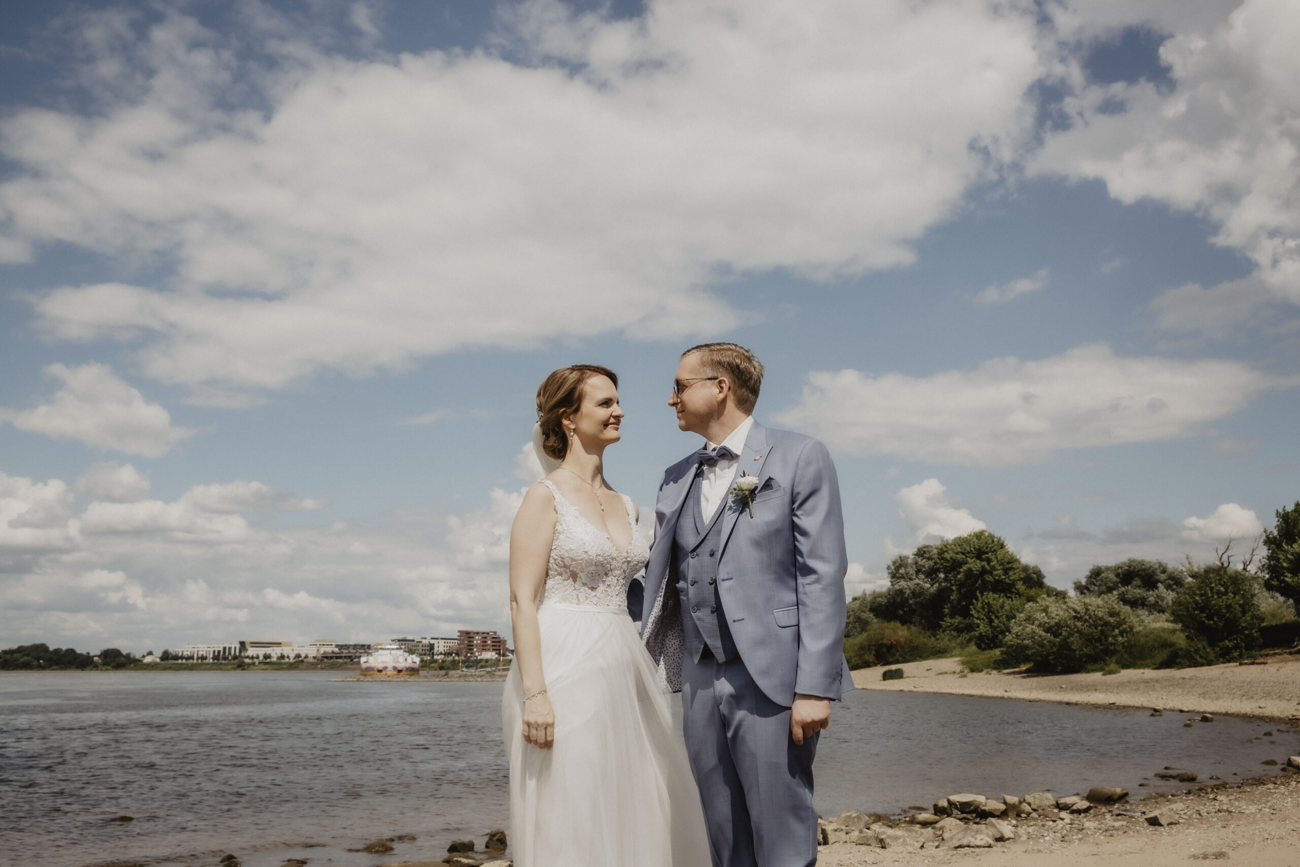 Hochzeitsfotografin Bochum Hochzeitsfotografin Mallorca Hochzeitsfotograf Witten Hochzeitsfotograf Hattingen Hochzeitsfotograf Dortmund Hochzeitsfotograf NRW Hochzeitsfotograf Düsseldorf Gut Nothenhof, Gut Kump, Schloss Steinhausen, Kuhstall Witten Hochzeit, Wasserschloss Hackhausen, Alte Maschinenhalle Solingen, Standesamt Bochum Hochzeit, Standesamt Witten Hochzeit, Standesamt Hattingen Hochzeit, Standesamt Düsseldorf Hochzeit, Hochzeitsfotografin Koeln,